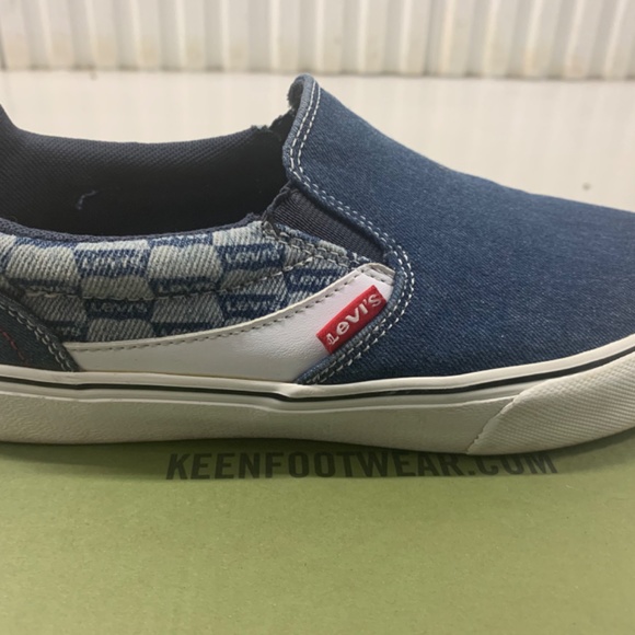 Shoes - Picture 7 of 8